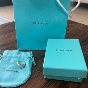 Return to Tiffany heart signet ring
